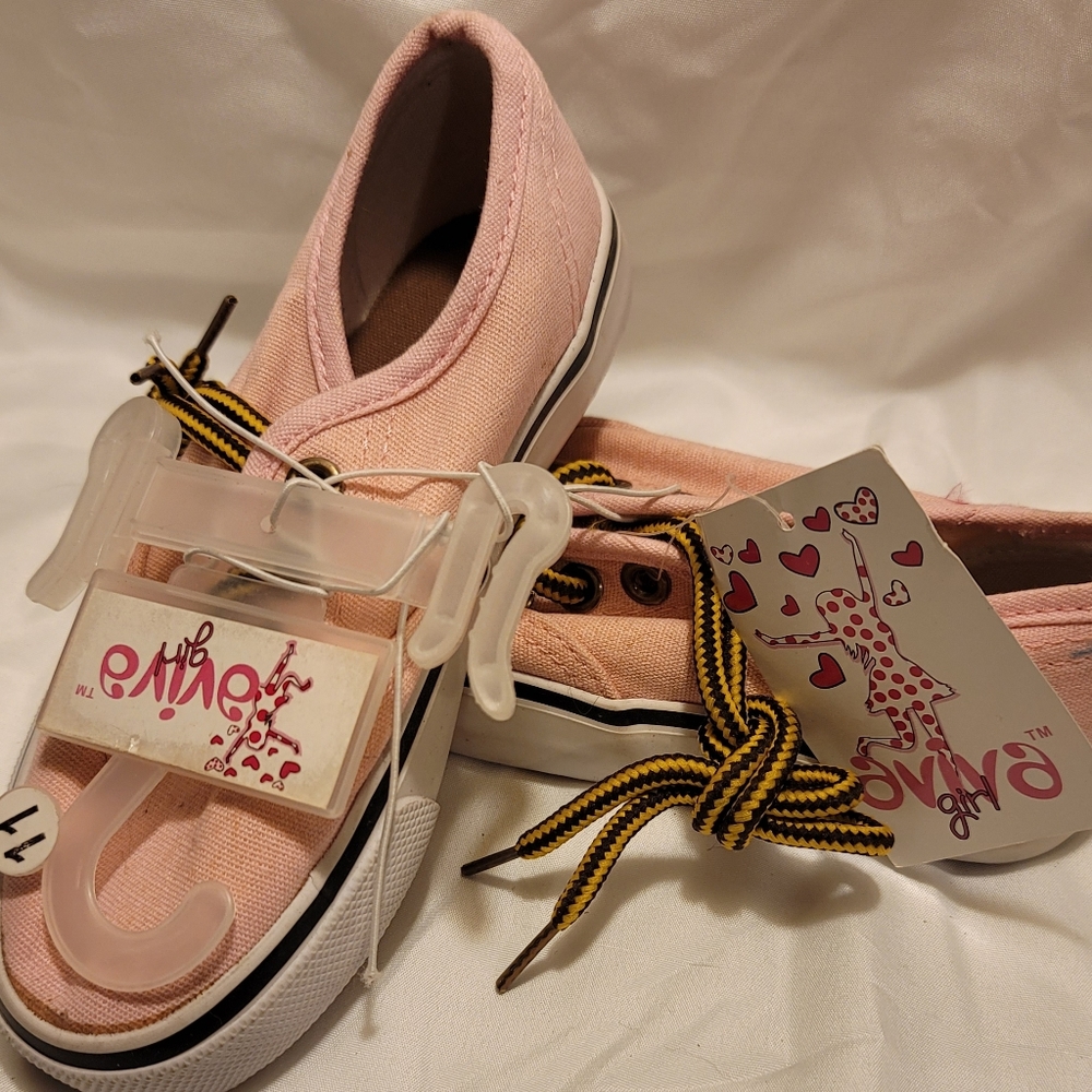 Aviva girls athletic shoes sneakers brand new with tags white and pink size 11